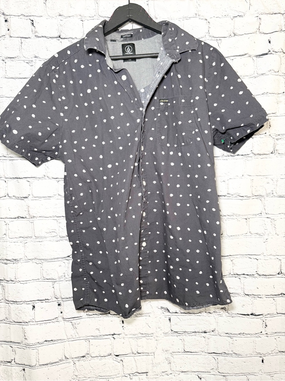 Volcom. Men’s button down. Size L